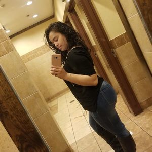 Meet your Posher, Elizabeth